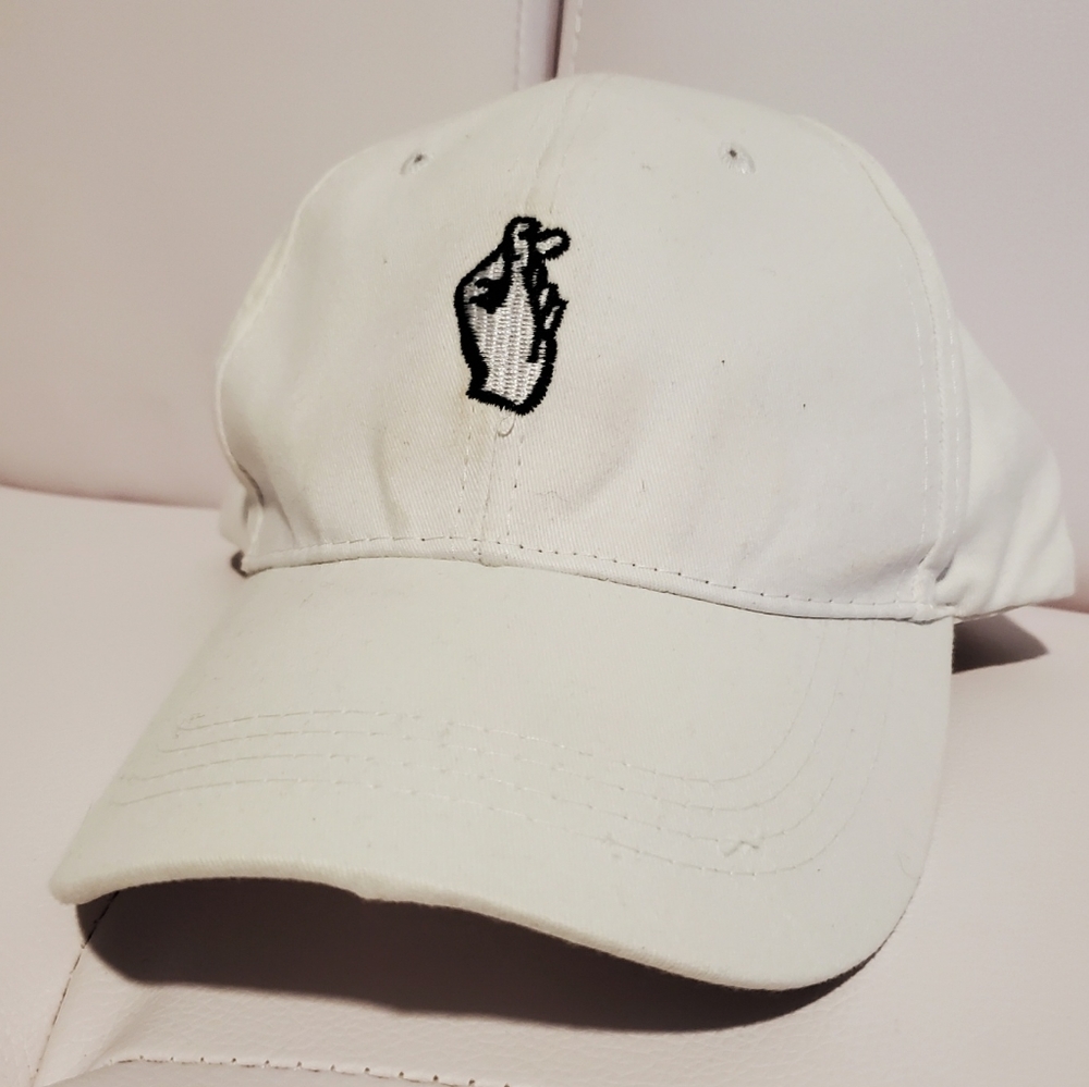 New Forever 21 KPOP Love Finger Heart Trending White Baseball Cap - One Size